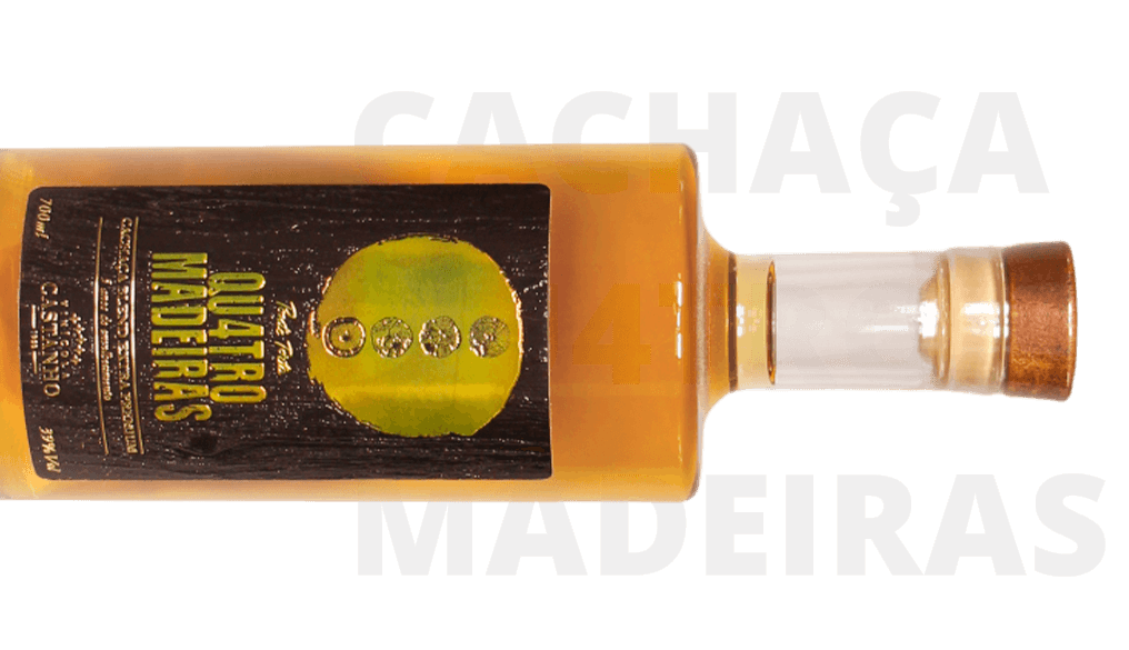 Cachaça Qu4tro Madeiras